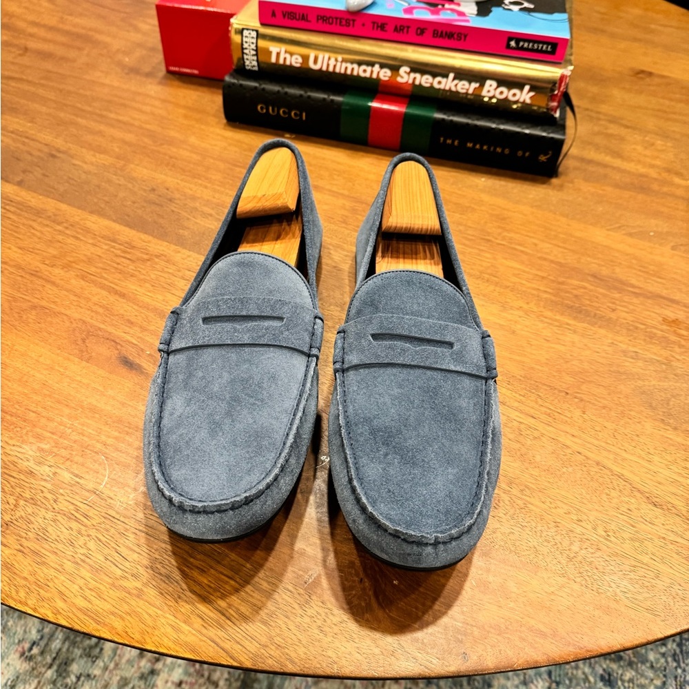 Never worn Men’s Gucci web accent suede drivers size 11.5